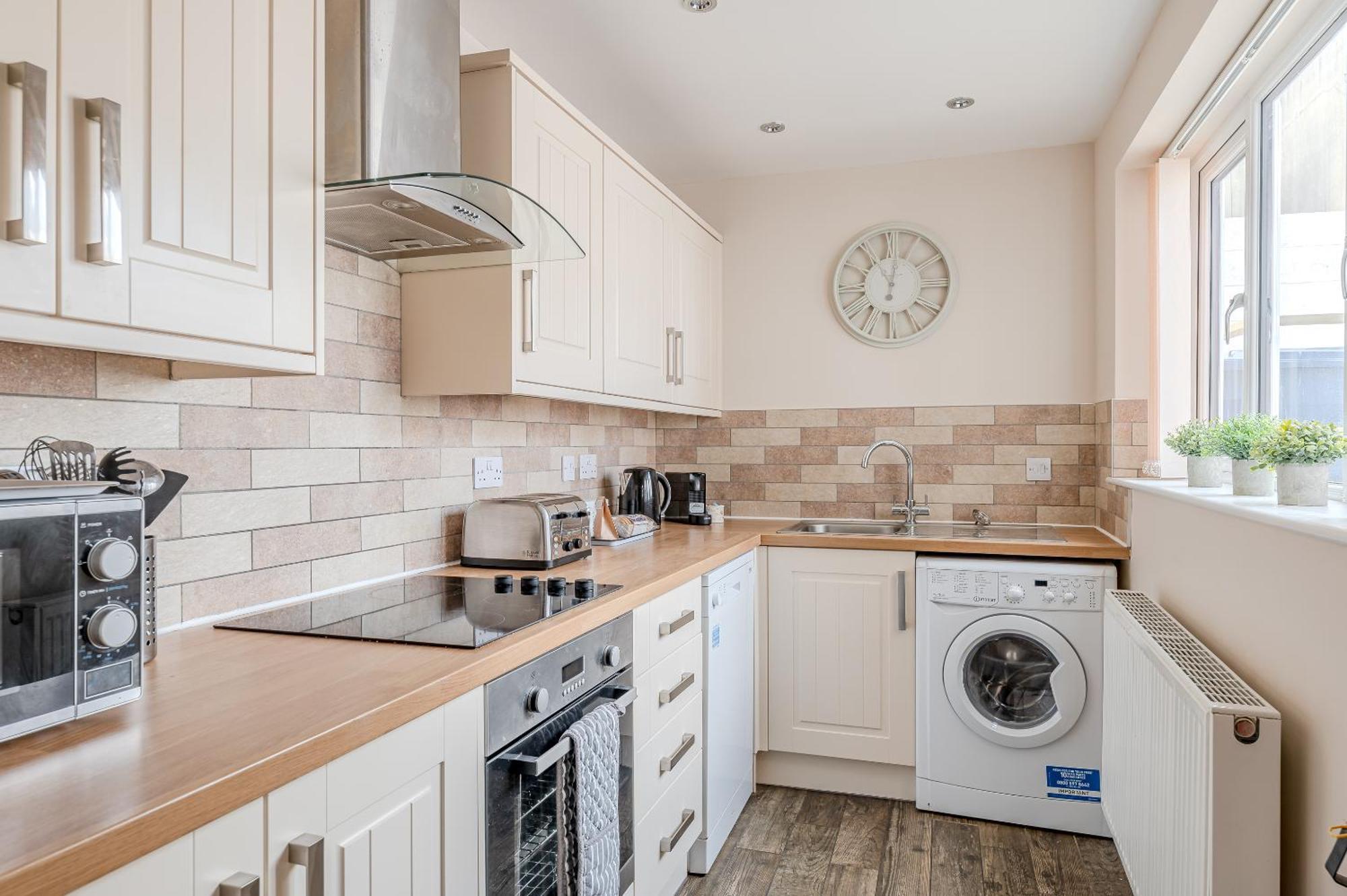 Rosemill - Large Pet Friendly Home With Off Road Parking Whitby Exterior photo